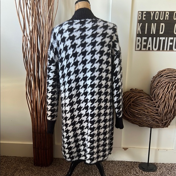 SO Black and White Houndstooth Sweater Dress - Picture 4 of 7